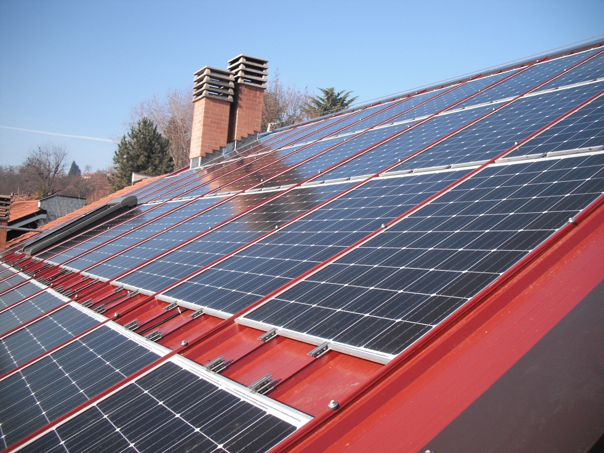 Riparazione tetto con impianto fotovoltaico - Gruppo Tetto360